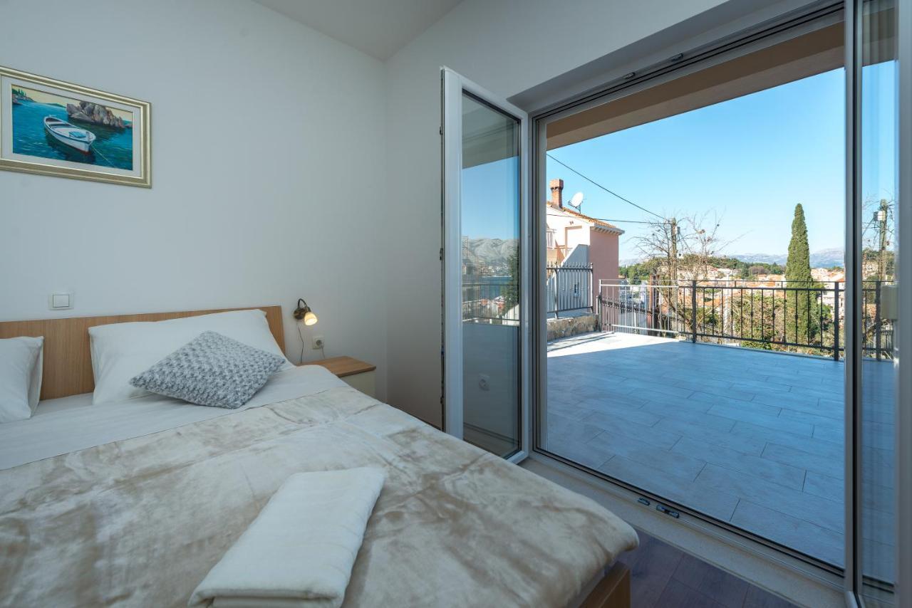 Apartments Rilovic, City And Sea View Apartments ツァヴタット エクステリア 写真