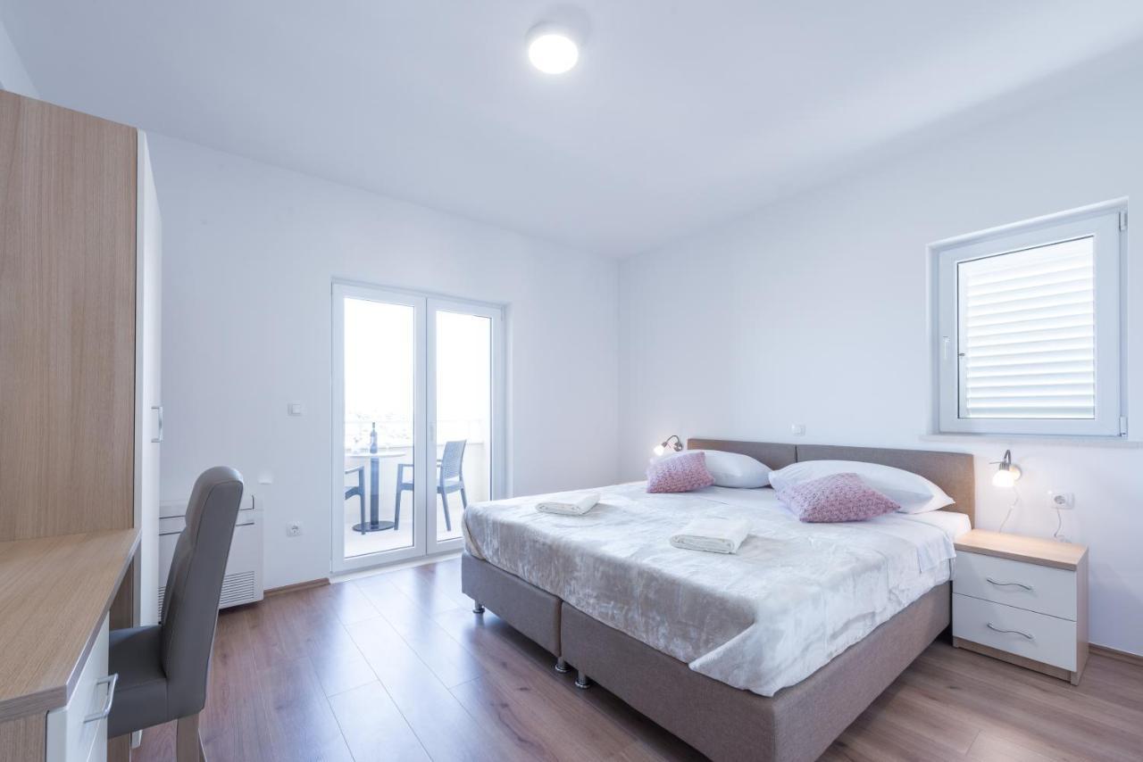Apartments Rilovic, City And Sea View Apartments ツァヴタット エクステリア 写真