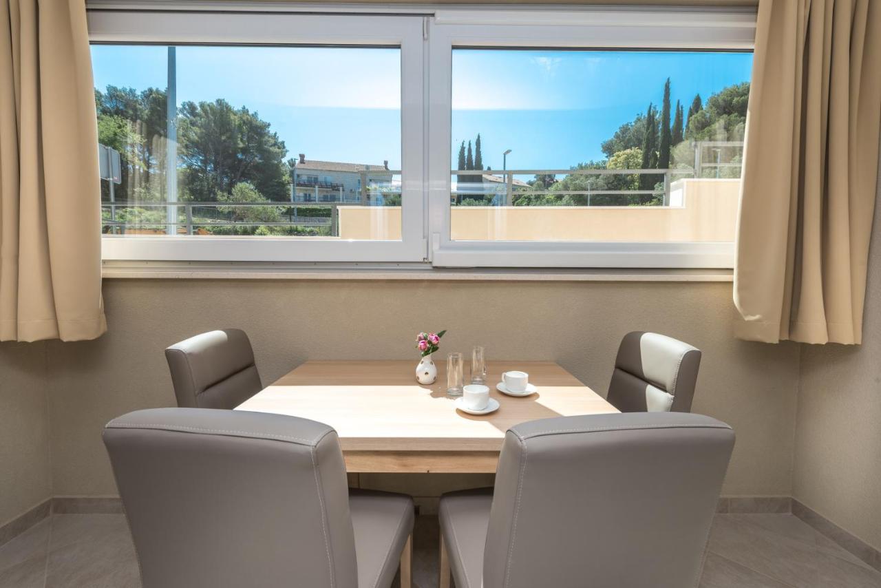 Apartments Rilovic, City And Sea View Apartments ツァヴタット エクステリア 写真