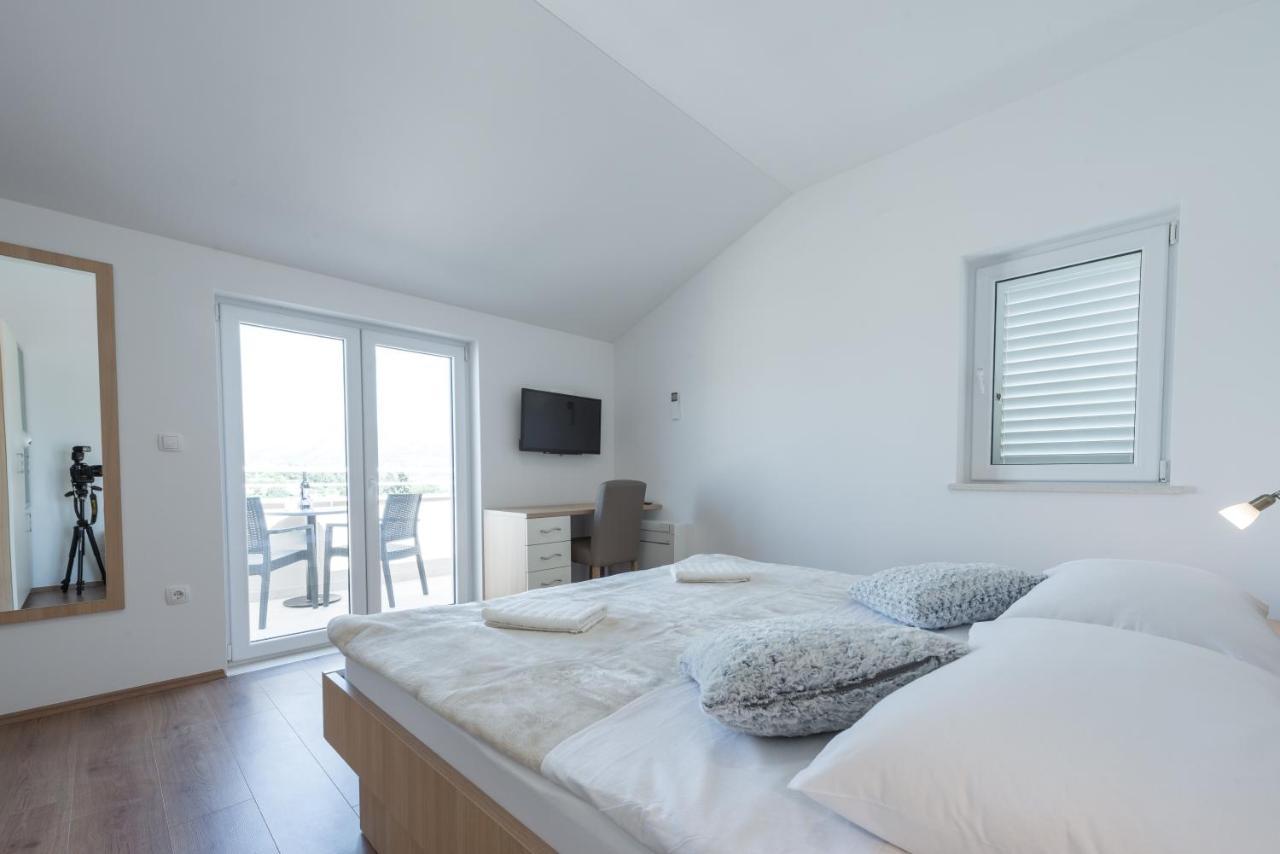Apartments Rilovic, City And Sea View Apartments ツァヴタット エクステリア 写真