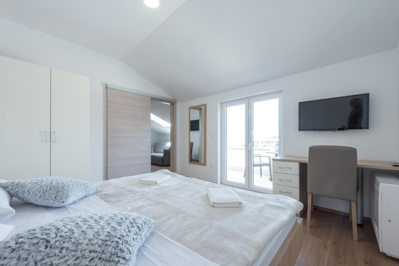 Apartments Rilovic, City And Sea View Apartments ツァヴタット エクステリア 写真