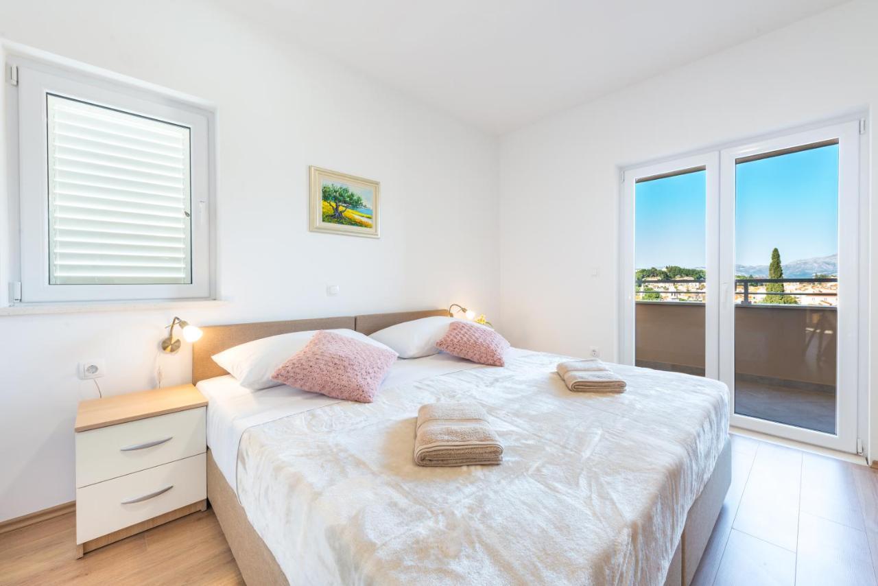 Apartments Rilovic, City And Sea View Apartments ツァヴタット エクステリア 写真